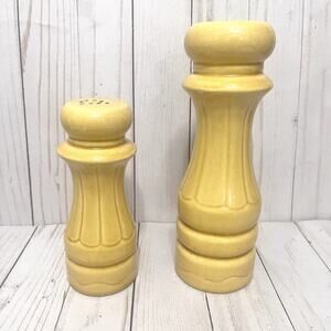 Vintage Mod Calif USA Pottery Wildwood MCM 1960s Yellow Salt & Pepper Shaker Set